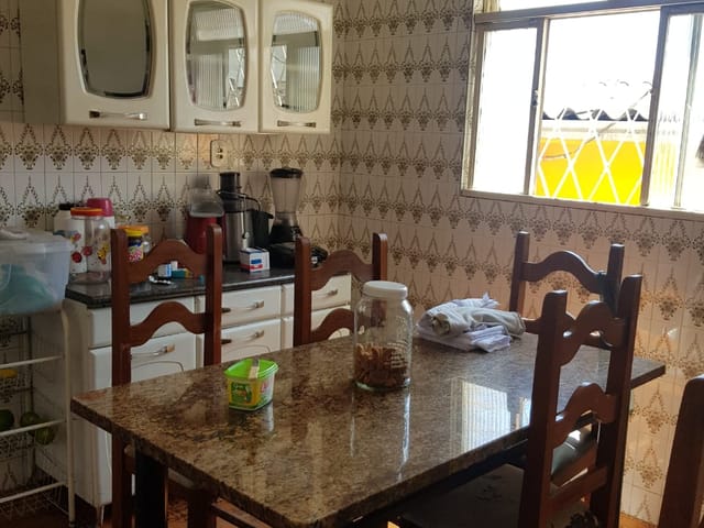 Casa com 360m² 4 quartos e 1 banheiro, à venda, no bairro Califórnia em Belo Horizonte