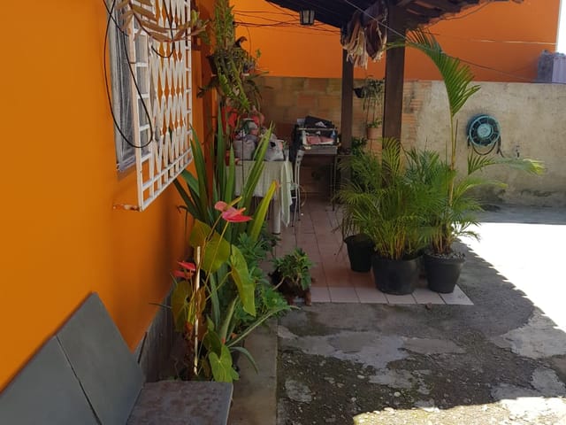 Casa com 360m² 4 quartos e 1 banheiro, à venda, no bairro Califórnia em Belo Horizonte