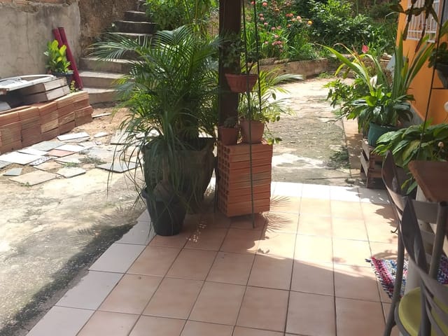 Casa com 360m² 4 quartos e 1 banheiro, à venda, no bairro Califórnia em Belo Horizonte