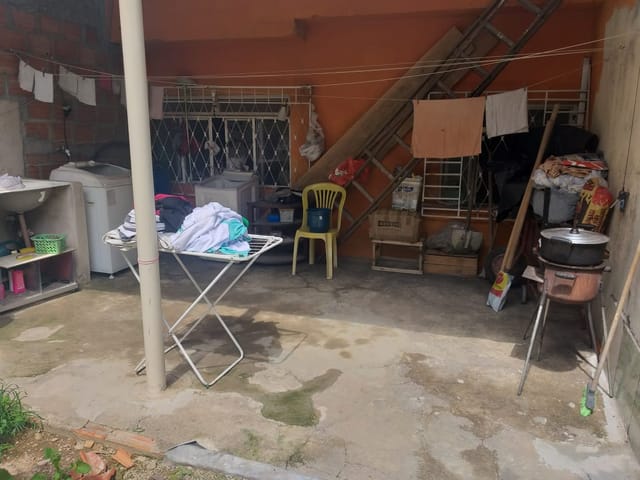 Casa com 360m² 4 quartos e 1 banheiro, à venda, no bairro Califórnia em Belo Horizonte