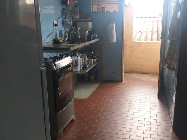 Casa com 360m² 4 quartos e 1 banheiro, à venda, no bairro Califórnia em Belo Horizonte
