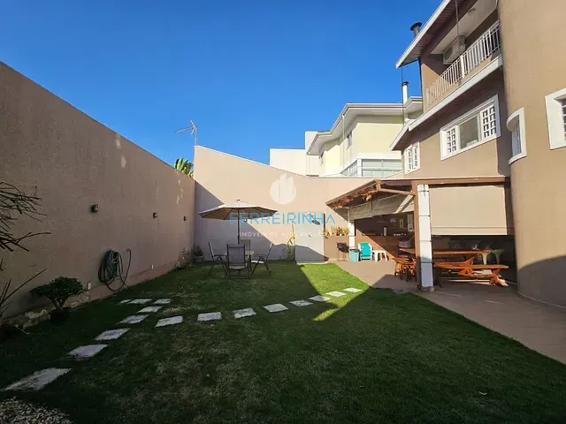 Casa com 325m² 4 quartos e 5 banheiros, à venda, no bairro Urbanova em São José dos Campos