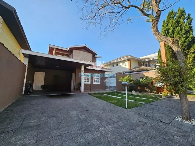 Casa com 325m² 4 quartos e 4 banheiros, à venda, no bairro Urbanova em São José dos Campos
