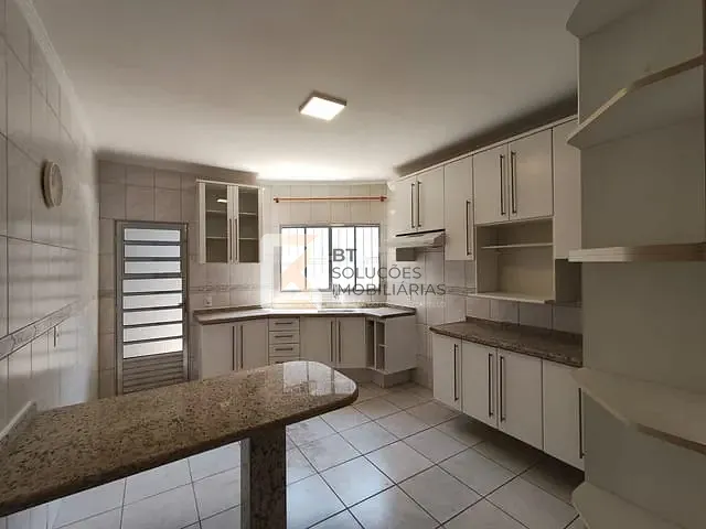 Casa com 250m² 3 quartos e 3 banheiros, à venda ou para alugar, no bairro Jardim Regina em Indaiatuba