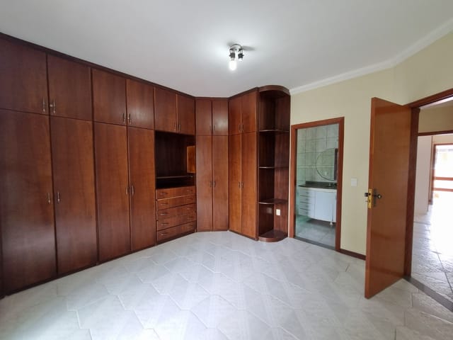 Casa com 274m² 3 quartos e 3 banheiros, à venda ou para alugar, no bairro Urbanova em São José dos Campos