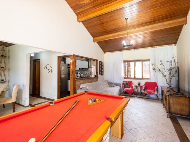 Casa 4 quartos e 4 banheiros, à venda, no bairro Laranjal em Pelotas