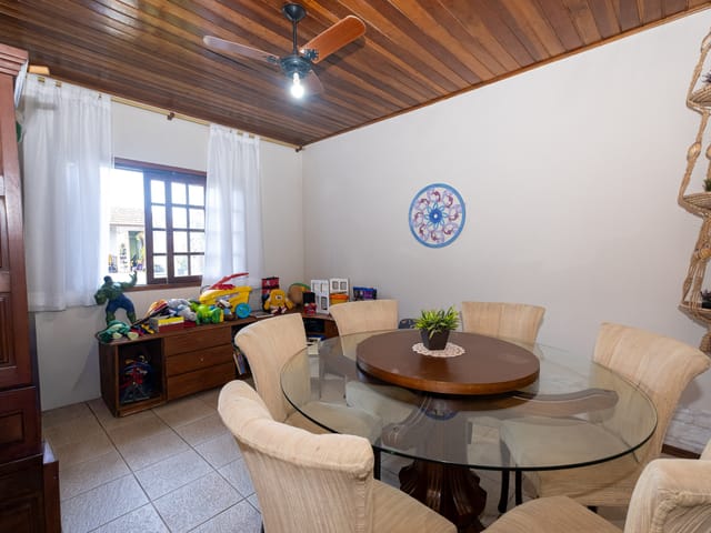 Casa 4 quartos e 4 banheiros, à venda, no bairro Laranjal em Pelotas