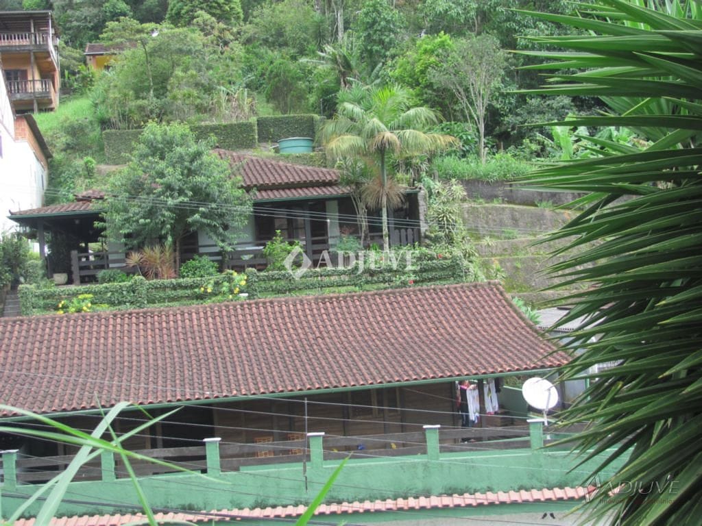 Casa à venda com 2 quartos, 190m² - Foto 2