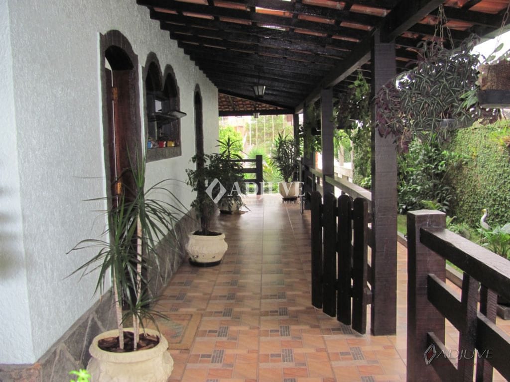 Casa à venda com 2 quartos, 190m² - Foto 4