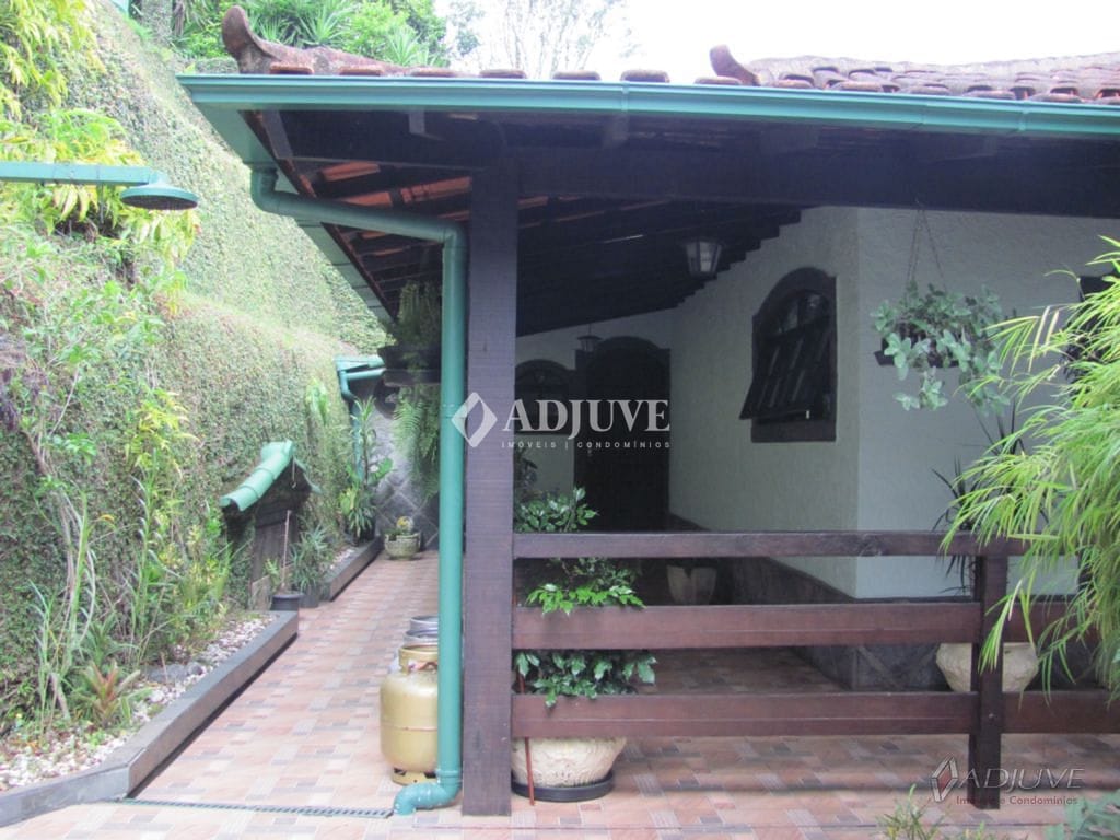 Casa à venda com 2 quartos, 190m² - Foto 3