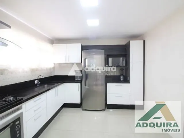 Sobrado com 150m² 4 quartos e 4 banheiros, à venda, no bairro Uvaranas em Ponta Grossa