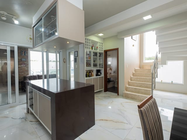 Casa com 300m² 3 quartos e 3 banheiros, à venda, no bairro Laranjal em Pelotas