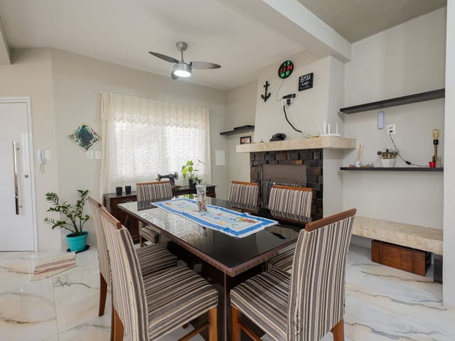 Casa com 300m² 3 quartos e 3 banheiros, à venda, no bairro Laranjal em Pelotas