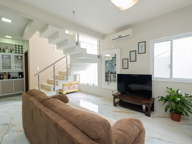 Casa com 300m² 3 quartos e 3 banheiros, à venda, no bairro Laranjal em Pelotas