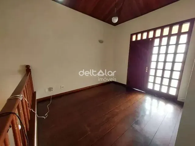 Casa com 420m² 5 quartos e 4 banheiros, para alugar, no bairro Palmares em Belo Horizonte