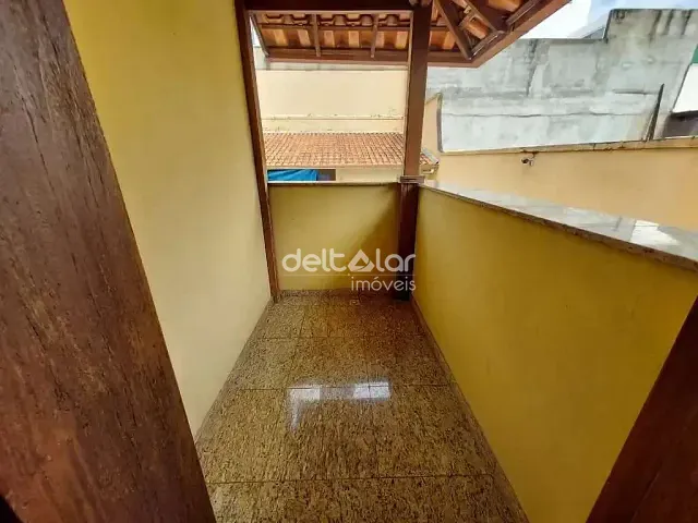 Casa com 420m² 5 quartos e 4 banheiros, para alugar, no bairro Palmares em Belo Horizonte