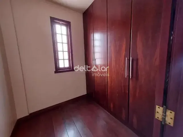 Casa com 420m² 5 quartos e 4 banheiros, para alugar, no bairro Palmares em Belo Horizonte