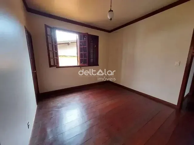 Casa com 420m² 5 quartos e 4 banheiros, para alugar, no bairro Palmares em Belo Horizonte