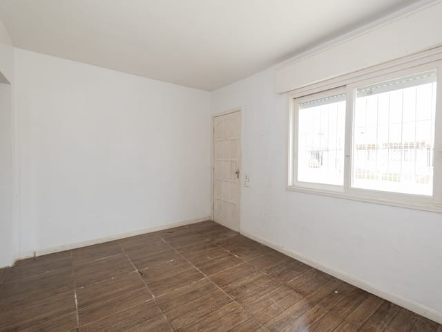 Casa com 364m² 2 quartos e 2 banheiros, à venda ou para alugar, no bairro Areal em Pelotas