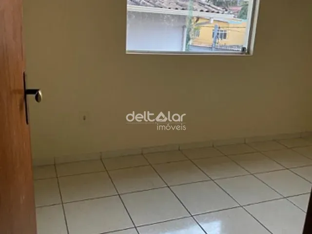 Casa 2 quartos e 2 banheiros, à venda, no bairro Santa Branca em Belo Horizonte