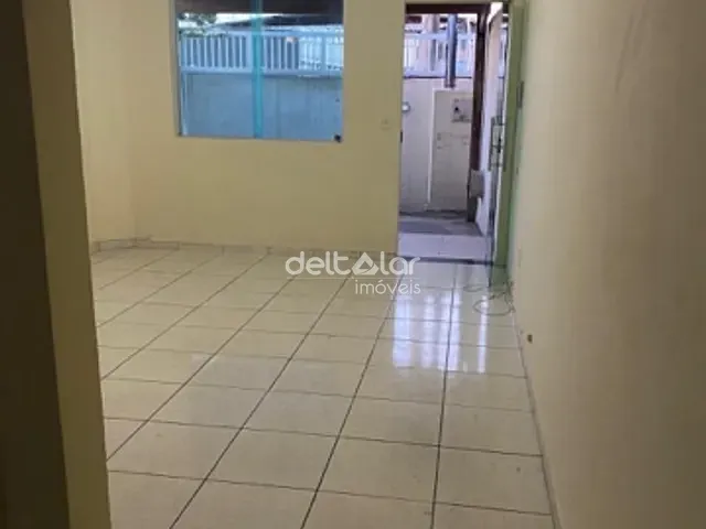 Casa 2 quartos e 2 banheiros, à venda, no bairro Santa Branca em Belo Horizonte