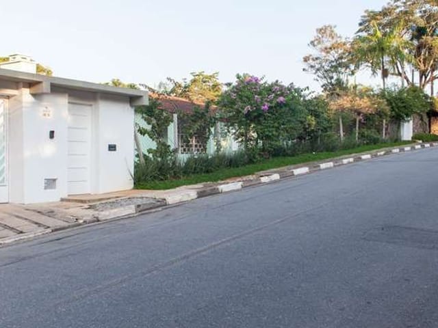 Casa com 1548m² 2 quartos e 3 banheiros, à venda, no bairro Vila Santo Antônio em Cotia
