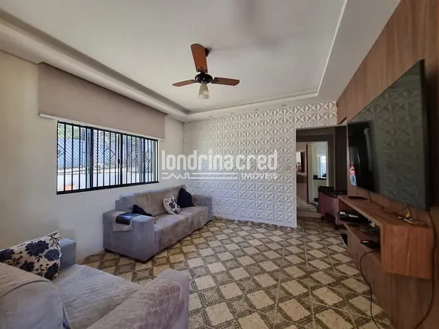 Casa com 308m² 2 quartos e 3 banheiros, à venda, no bairro Vila Santa Terezinha em Londrina