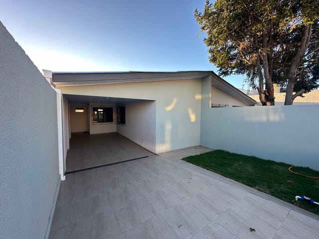 Locação - Casa com 2 quartos, 2 vagas, Quintal Amplo, Próximo ao Atacadão, Contorno.
