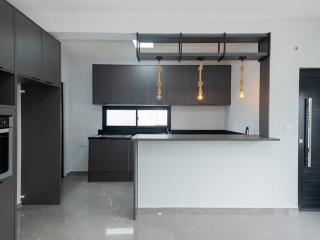 Foto do Casa - Casa semimobiliada à venda no Areal, Pelotas - com 75 m², 2 quartos, móveis planejados, lareira e portão eletrônico. | UP Imóveis