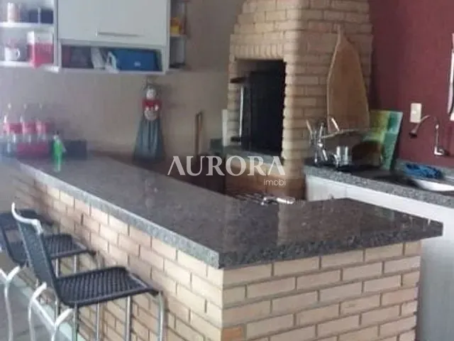 Casa com 250m² 5 quartos e 4 banheiros, à venda, no bairro Parque Jamaica em Londrina