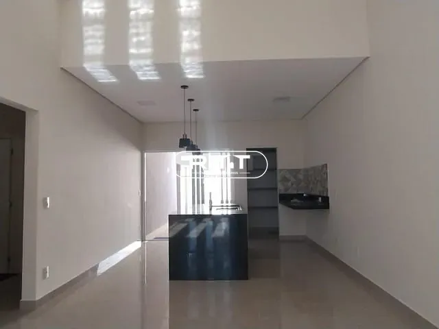 Casa com 250m² 3 quartos e 2 banheiros, à venda, no bairro Parque Olívio Franceschini em Hortolândia