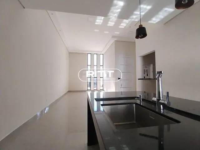 Casa com 250m² 3 quartos e 2 banheiros, à venda, no bairro Parque Olívio Franceschini em Hortolândia