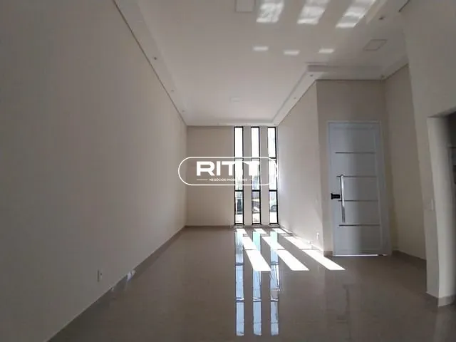 Casa com 250m² 3 quartos e 2 banheiros, à venda, no bairro Parque Olívio Franceschini em Hortolândia