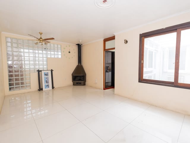 Casa com 684m² 4 quartos e 3 banheiros, à venda, no bairro Areal em Pelotas
