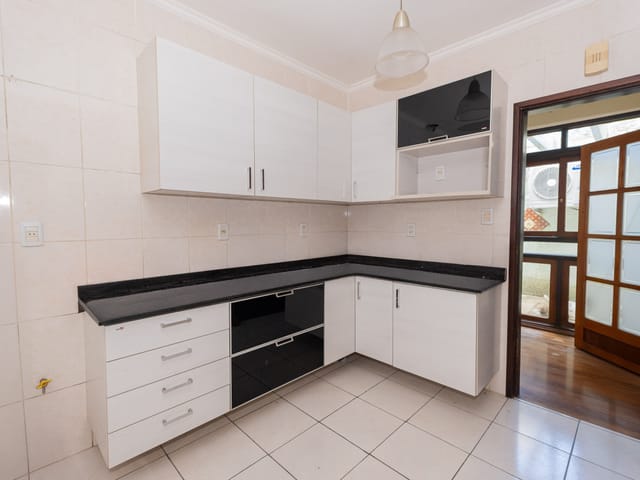 Casa com 684m² 4 quartos e 3 banheiros, à venda, no bairro Areal em Pelotas