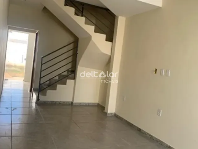 Casa 2 quartos e 2 banheiros, à venda, no bairro Jardim dos Comerciários (Venda Nova) em Belo Horizonte