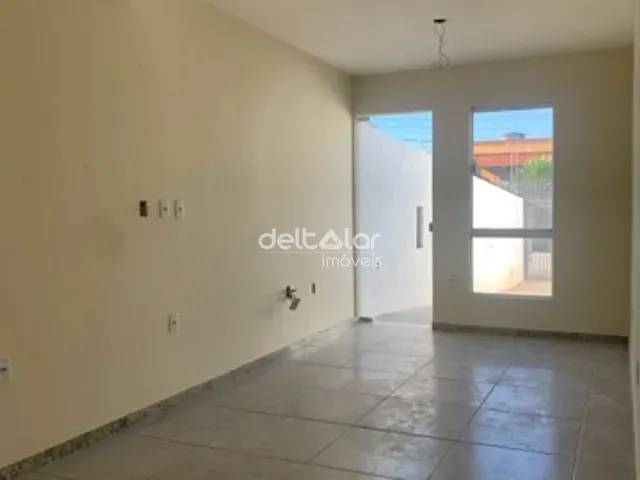 Casa 2 quartos e 2 banheiros, à venda, no bairro Jardim dos Comerciários (Venda Nova) em Belo Horizonte