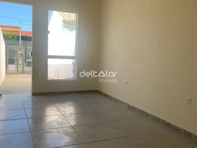Casa 2 quartos e 2 banheiros, à venda, no bairro Jardim dos Comerciários (Venda Nova) em Belo Horizonte