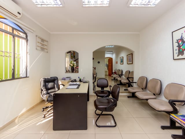 Foto do Casa - Casa tipo para venda em Saúde com 5 quartos, sendo 1 suíte, 261m² | Lares e Andares Imóveis