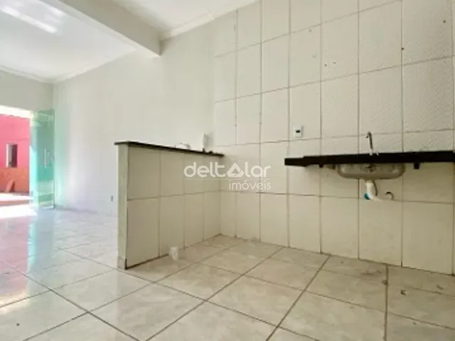 Casa com 90m² 2 quartos e 1 banheiro, para alugar, no bairro Juliana em Belo Horizonte