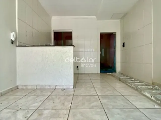 Casa com 90m² 2 quartos e 1 banheiro, para alugar, no bairro Juliana em Belo Horizonte