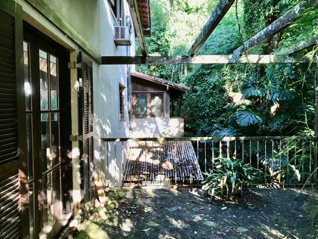Casa com 1788m² 5 quartos e 2 banheiros, à venda, no bairro Castelanea em Petrópolis