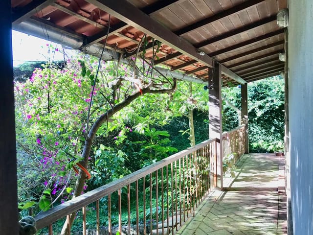 Casa com 1788m² 5 quartos e 2 banheiros, à venda, no bairro Castelanea em Petrópolis