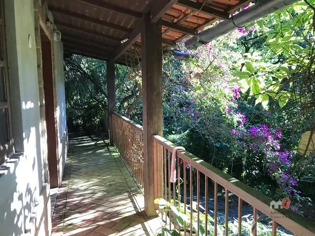 Casa com 1788m² 5 quartos e 2 banheiros, à venda, no bairro Castelanea em Petrópolis