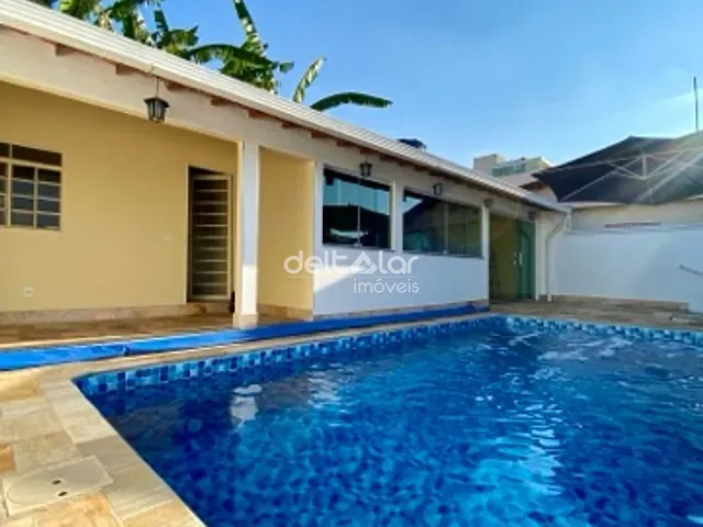 Casa com 369m² 4 quartos e 4 banheiros, à venda, no bairro Candelária em Belo Horizonte
