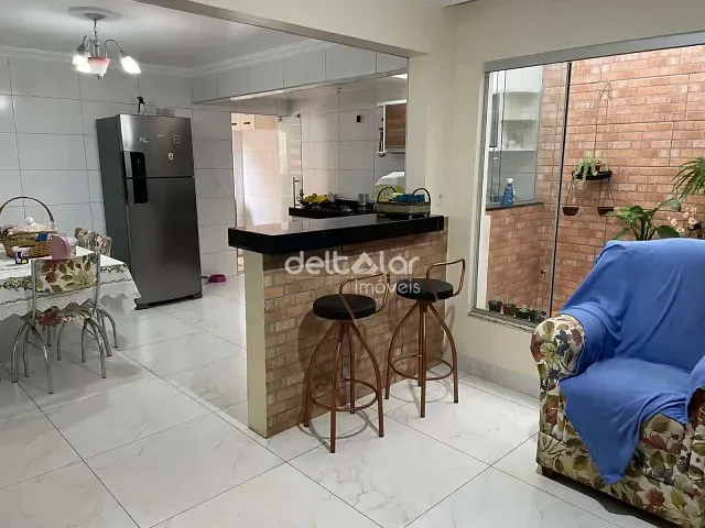 Casa com 210m² 5 quartos e 4 banheiros, para alugar, no bairro Minascaixa em Belo Horizonte
