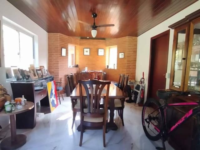 Casa com 420m² 3 quartos e 1 banheiro, à venda, no bairro Jardim Virginia em Guarujá