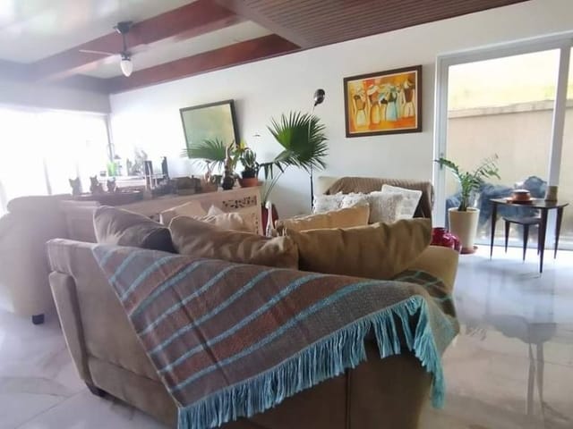 Casa com 420m² 3 quartos e 1 banheiro, à venda, no bairro Jardim Virginia em Guarujá