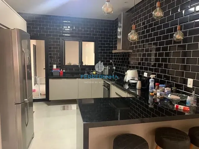 Casa com 451m² 3 quartos e 4 banheiros, à venda, no bairro Colinas do Paratehy em São José dos Campos