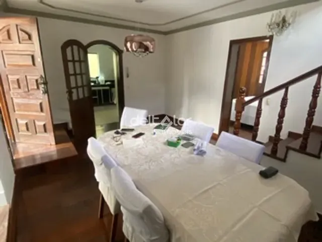 Casa com 250m² 2 quartos e 3 banheiros, para alugar, no bairro Planalto em Belo Horizonte